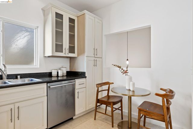 2143 E 28Th St, Oakland, CA 94606