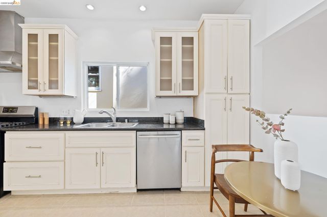 2143 E 28Th St, Oakland, CA 94606