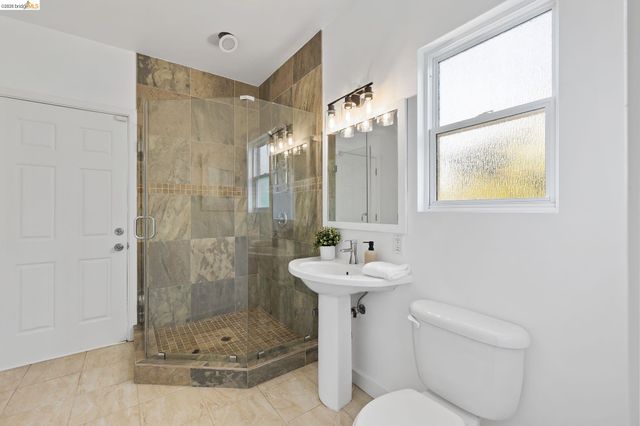 2143 E 28Th St, Oakland, CA 94606
