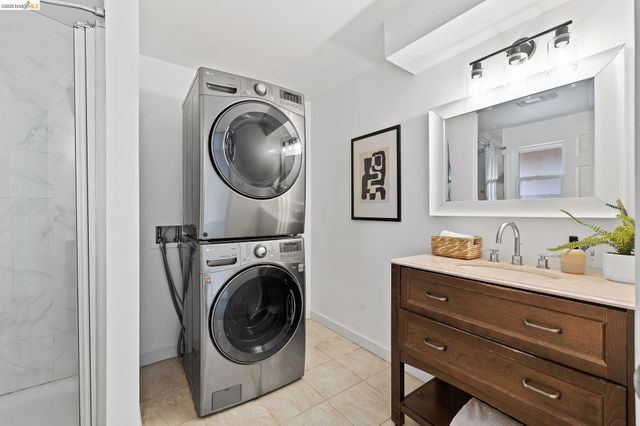 2143 E 28Th St, Oakland, CA 94606