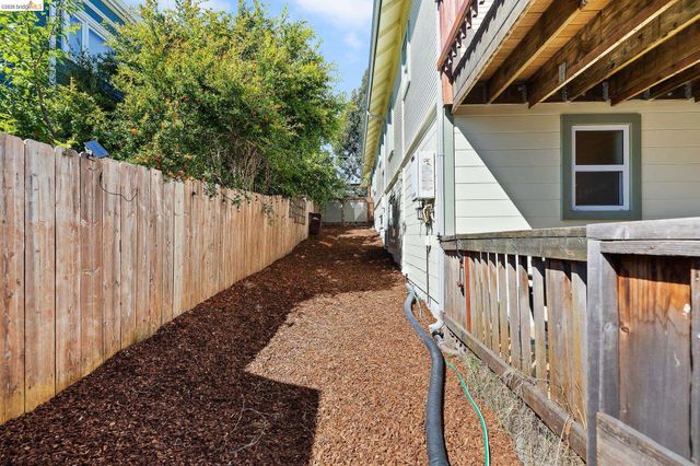 2143 E 28Th St, Oakland, CA 94606