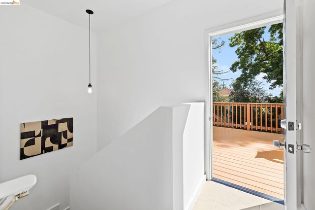 2143 E 28Th St, Oakland, CA 94606