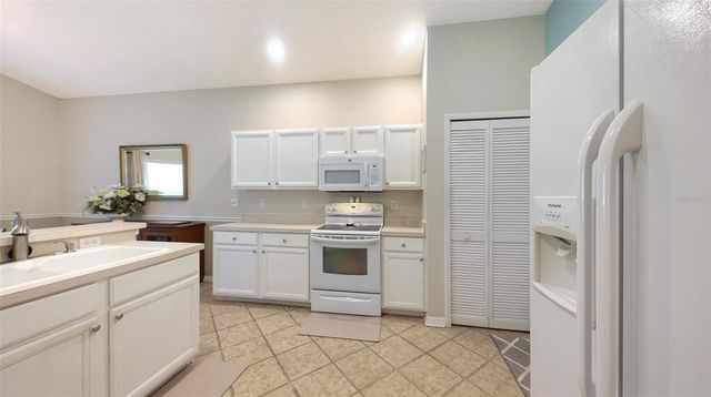 4933 THAMES LANE, Sarasota, FL 34238