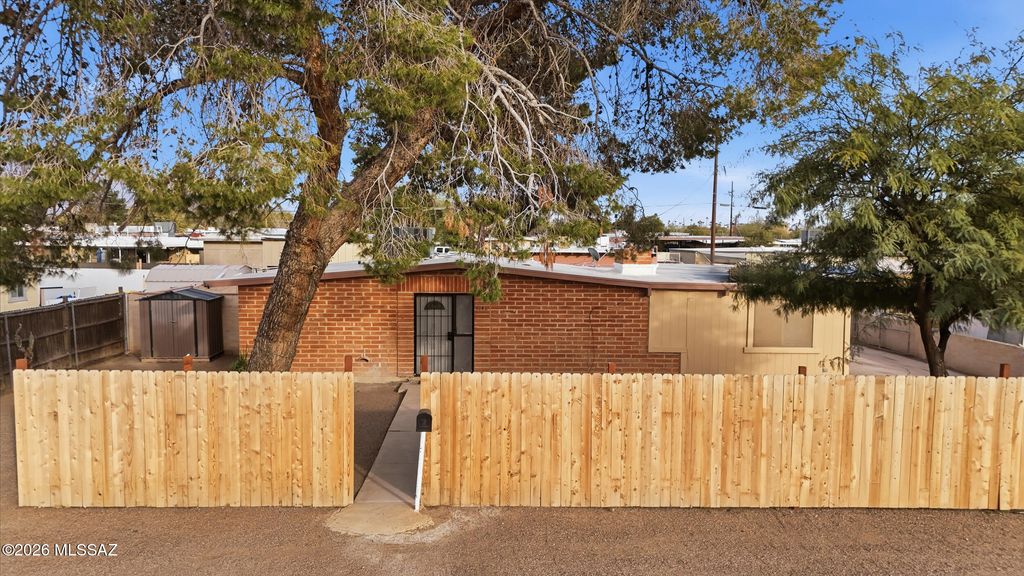 4842 N Maryvale Avenue, Tucson, AZ 85705