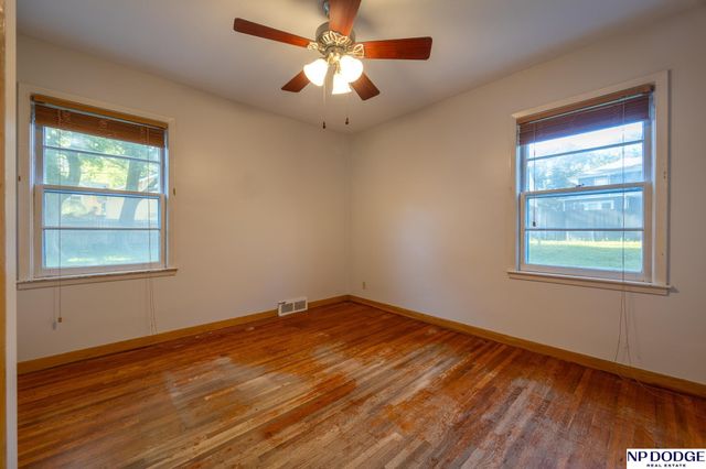 1328 N 39Th Street, Lincoln, NE 68503