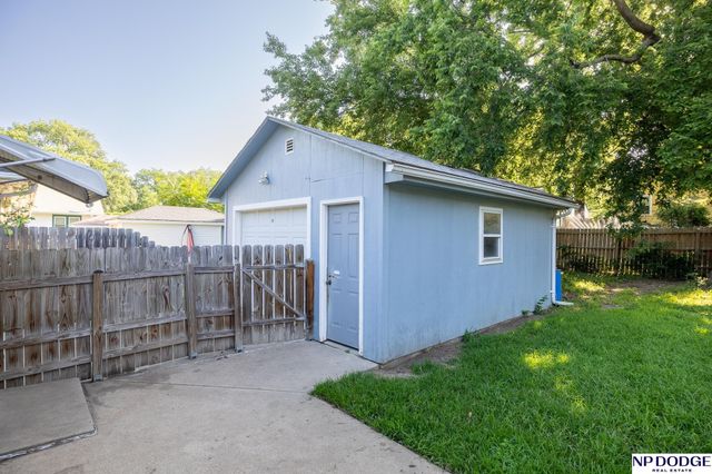 1328 N 39Th Street, Lincoln, NE 68503
