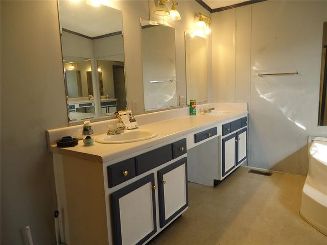 112 Valley View Drive, Shawnee, OK 74804