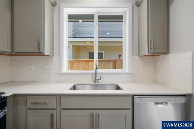 7426 SE Berg Dr, Corvallis, OR 97330