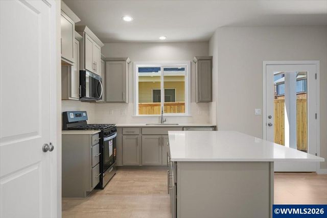 7426 SE Berg Dr, Corvallis, OR 97330