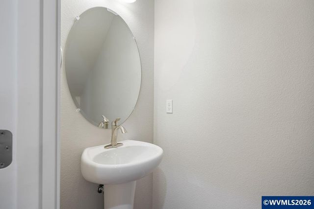 7426 SE Berg Dr, Corvallis, OR 97330