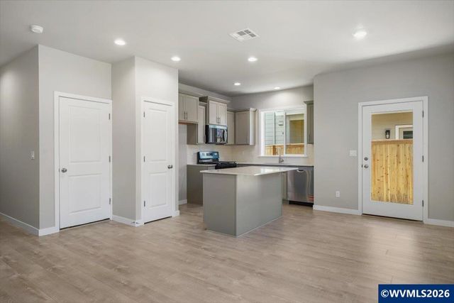 7426 SE Berg Dr, Corvallis, OR 97330