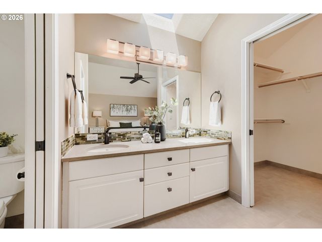 9615 Sw 49TH Ave, Portland, OR 97219