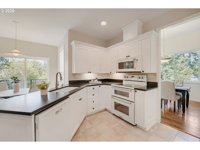 9615 Sw 49TH Ave, Portland, OR 97219