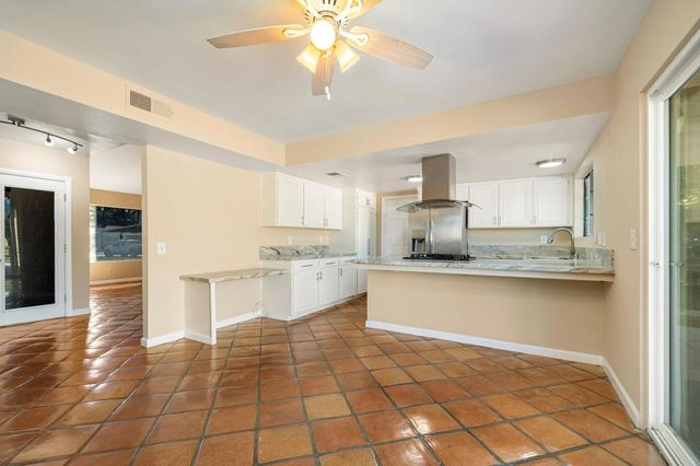 1374 E Madero Circle, Palm Springs, CA 92262