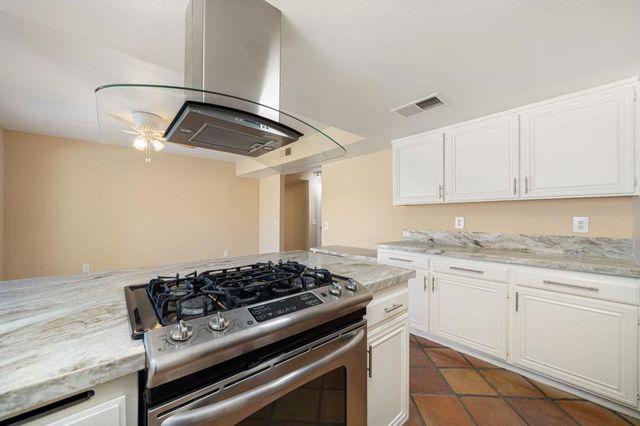 1374 E Madero Circle, Palm Springs, CA 92262