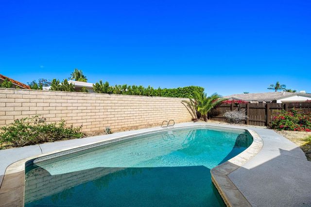 1374 E Madero Circle, Palm Springs, CA 92262