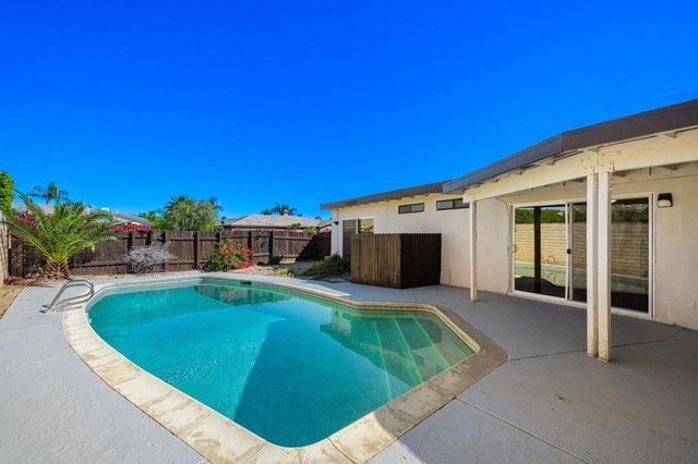 1374 E Madero Circle, Palm Springs, CA 92262