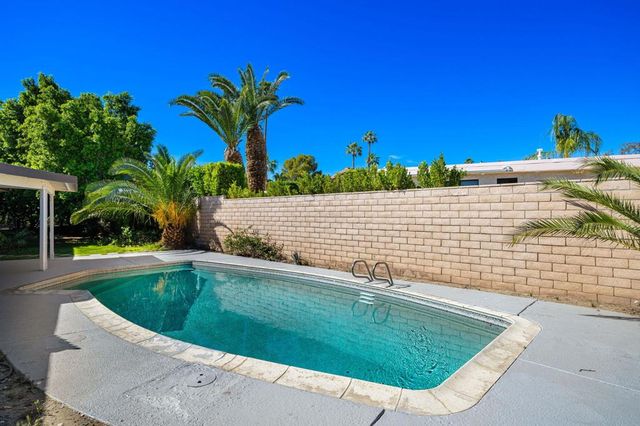 1374 E Madero Circle, Palm Springs, CA 92262