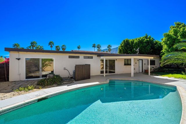 1374 E Madero Circle, Palm Springs, CA 92262