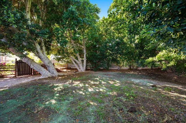 1374 E Madero Circle, Palm Springs, CA 92262