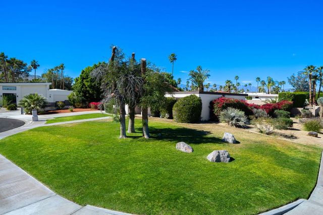 1374 E Madero Circle, Palm Springs, CA 92262
