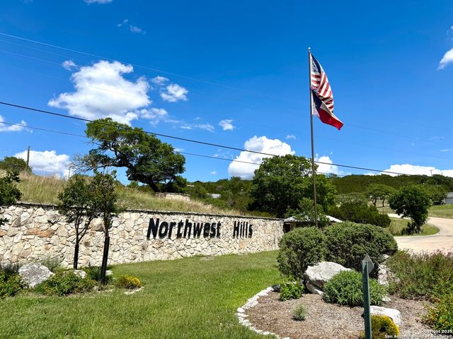 120 Sam Houston, Kerrville, TX 78028