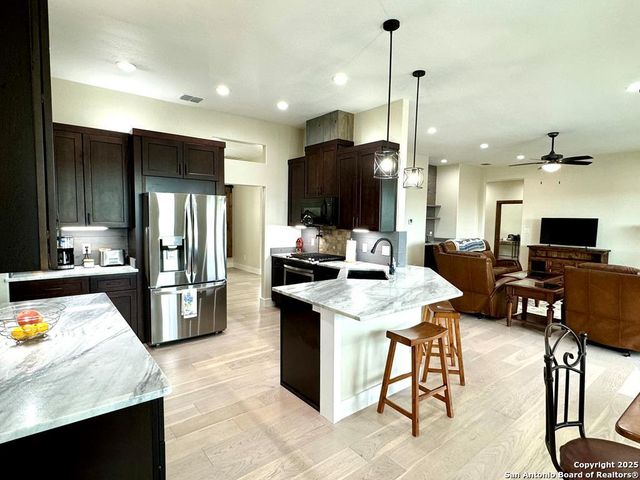 120 Sam Houston, Kerrville, TX 78028