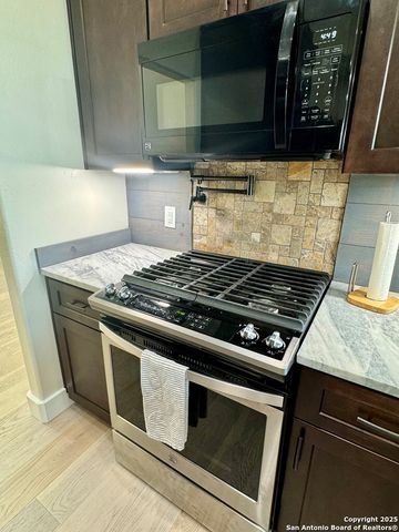 120 Sam Houston, Kerrville, TX 78028