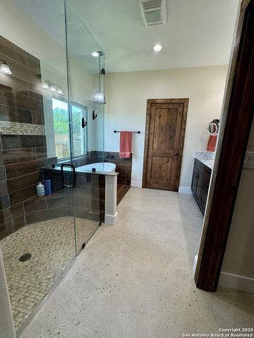 120 Sam Houston, Kerrville, TX 78028