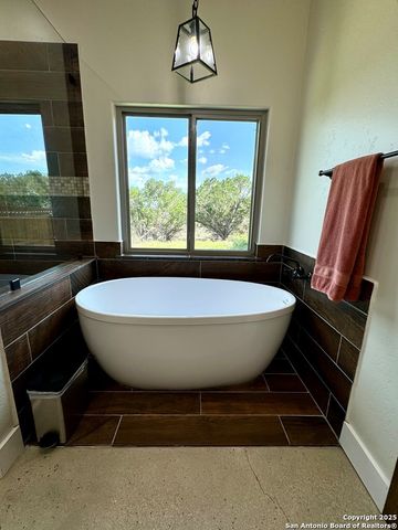 120 Sam Houston, Kerrville, TX 78028