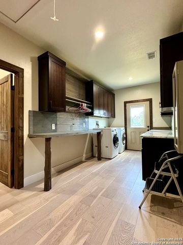 120 Sam Houston, Kerrville, TX 78028