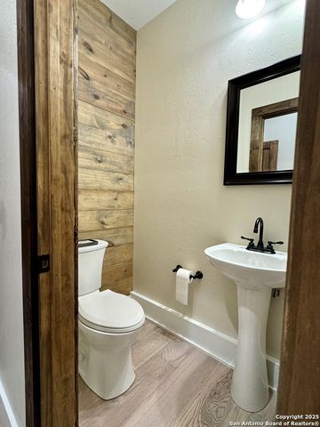 120 Sam Houston, Kerrville, TX 78028