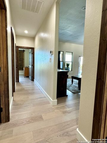 120 Sam Houston, Kerrville, TX 78028