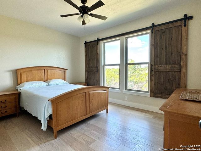 120 Sam Houston, Kerrville, TX 78028