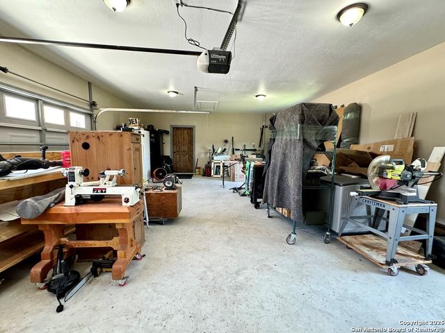 120 Sam Houston, Kerrville, TX 78028