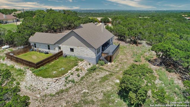 120 Sam Houston, Kerrville, TX 78028
