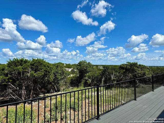 120 Sam Houston, Kerrville, TX 78028
