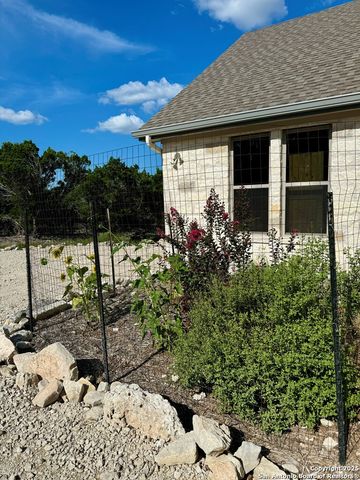 120 Sam Houston, Kerrville, TX 78028