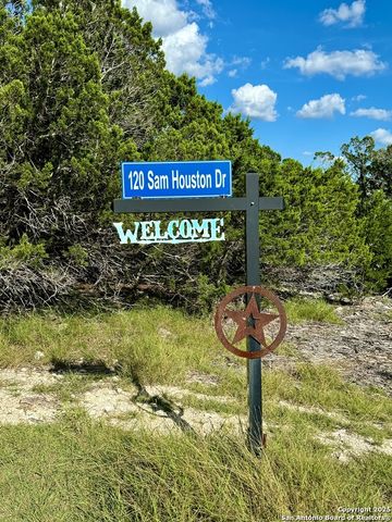 120 Sam Houston, Kerrville, TX 78028