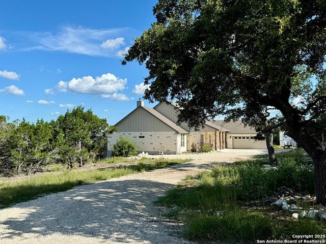 120 Sam Houston, Kerrville, TX 78028