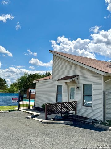 120 Sam Houston, Kerrville, TX 78028