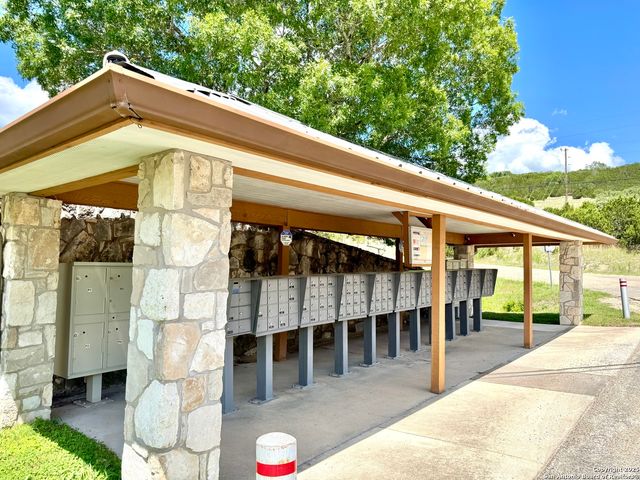 120 Sam Houston, Kerrville, TX 78028