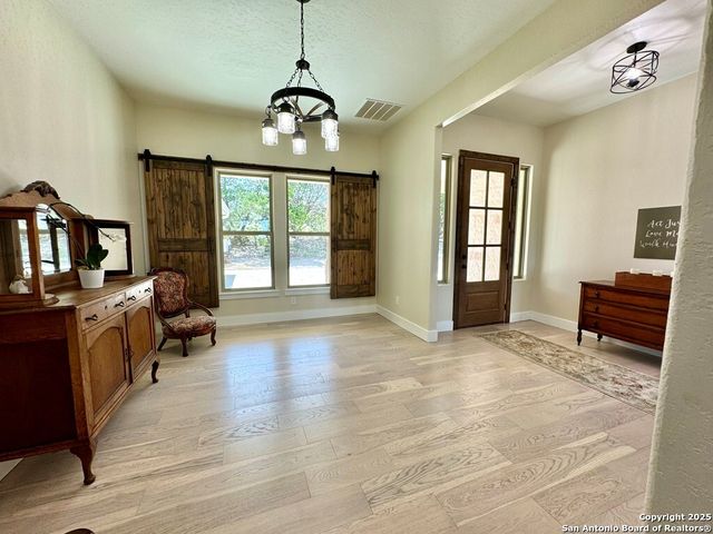 120 Sam Houston, Kerrville, TX 78028
