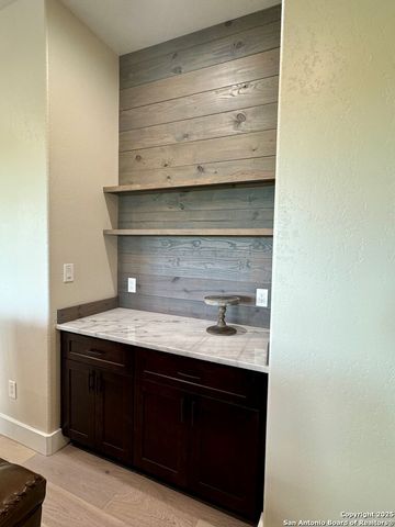 120 Sam Houston, Kerrville, TX 78028
