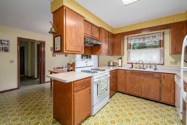 1040 MARICOPA DRIVE, Oshkosh, WI 54904