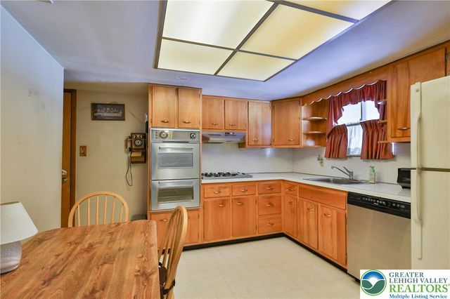 1360 Stonewood Drive, Hanover Twp, PA 18017