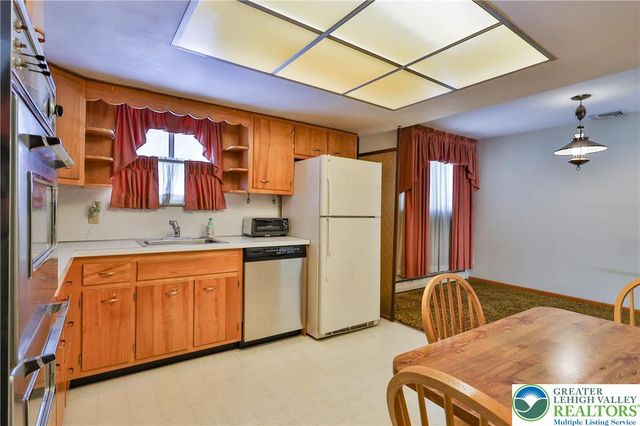 1360 Stonewood Drive, Hanover Twp, PA 18017