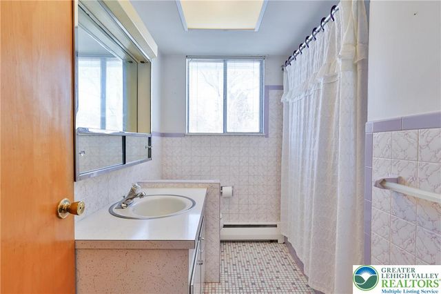 1360 Stonewood Drive, Hanover Twp, PA 18017