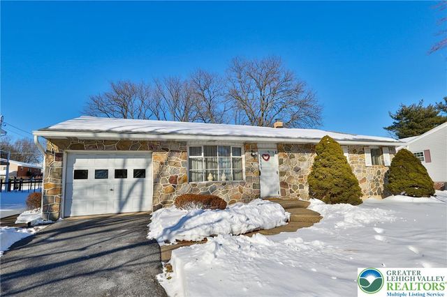 1360 Stonewood Drive, Hanover Twp, PA 18017