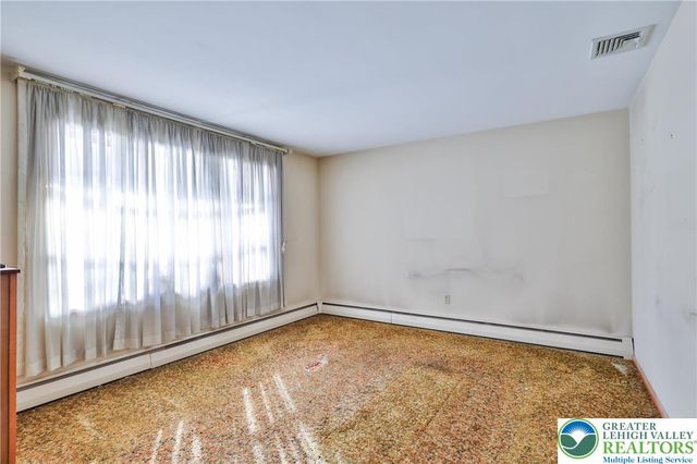 1360 Stonewood Drive, Hanover Twp, PA 18017